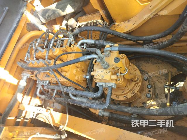 回轉(zhuǎn)馬達和主控閥（整機外觀）