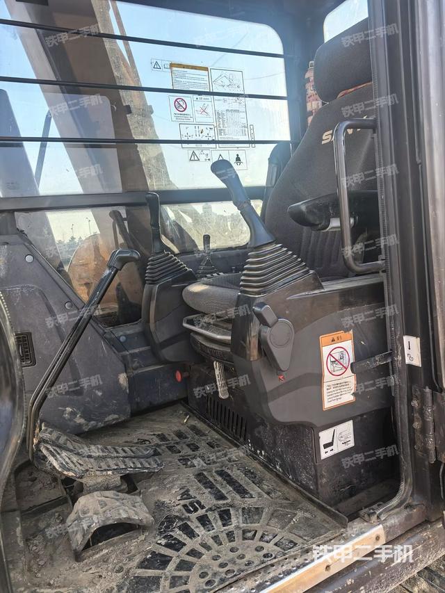 驾驶室整体（整机外观）