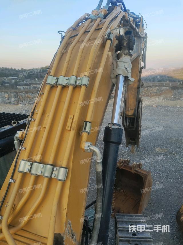 大臂背部俯視（工作和回轉(zhuǎn)裝置）