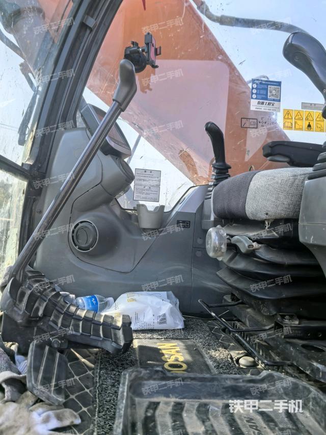 座椅左侧控制台/音响/含左手柄（驾驶室部分）