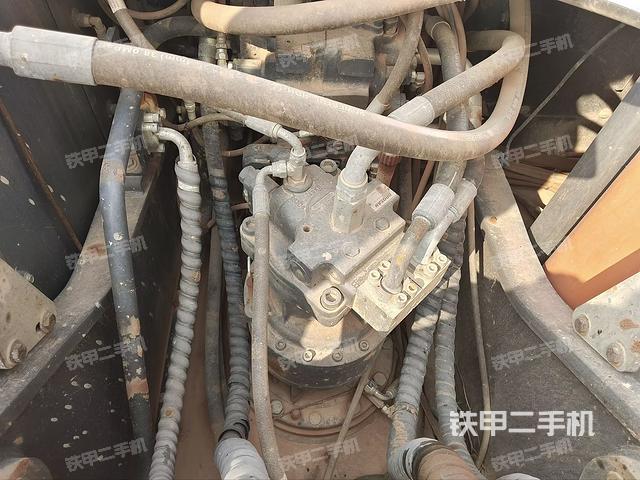 回转马达和主控阀（整机外观）