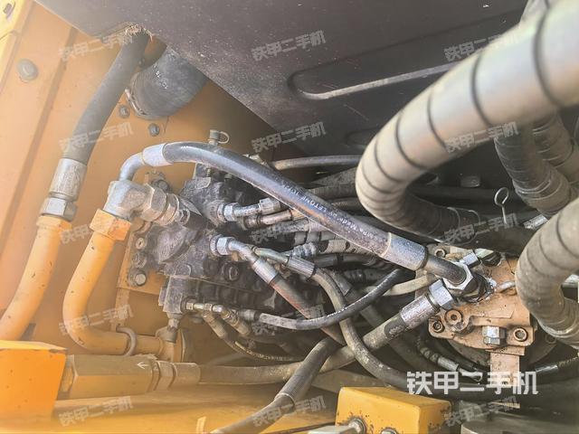 回转马达和主控阀（整机外观）