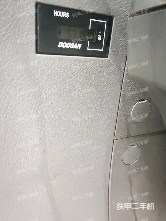 回转马达和主控阀（整机外观）