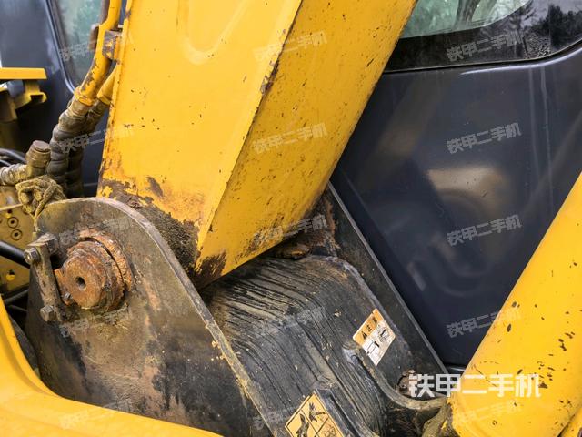 大臂根部?斜（工作和回轉(zhuǎn)裝置）