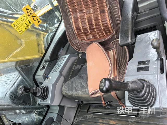 座椅左側(cè)控制臺/音響/含左手柄（駕駛室部分）