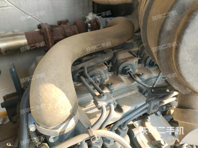 發(fā)動(dòng)機(jī)室（上車(chē)部件）