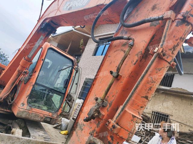 转盘和下车架正前（工作和回转装置）