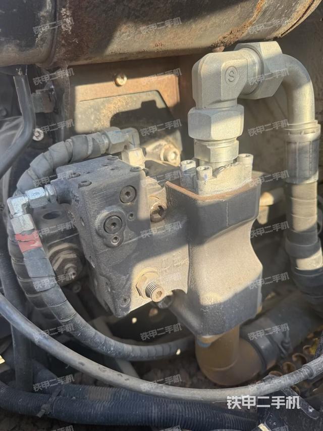 液壓泵艙室正面整體（整機(jī)外觀）