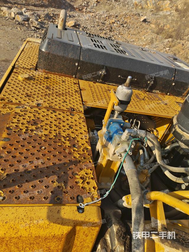 铲斗右后整体（工作和回转装置）