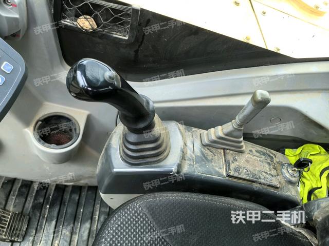 座椅右側(cè)控制臺(tái)/鑰匙門/油門/含右手柄（駕駛室部分）