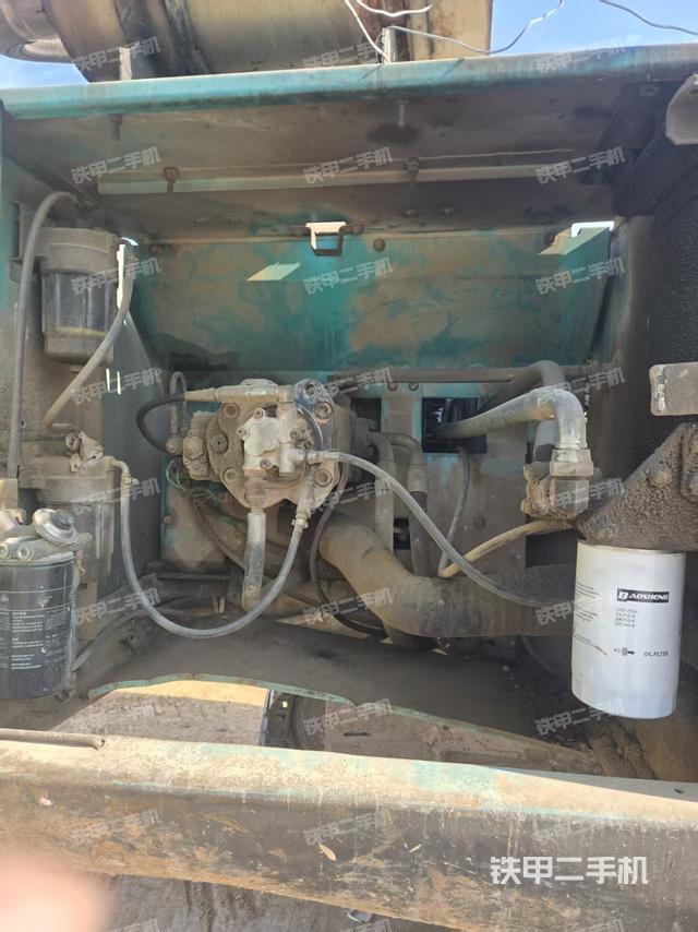 液壓泵艙室正面整體（整機(jī)外觀）