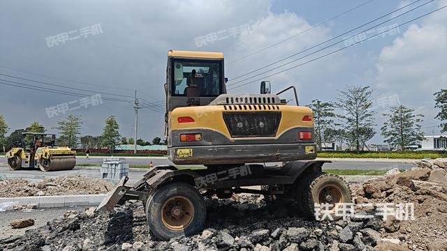 驾驶室顶部（整机外观）