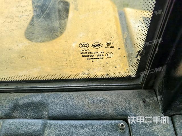 后窗玻璃角標（駕駛室部分）