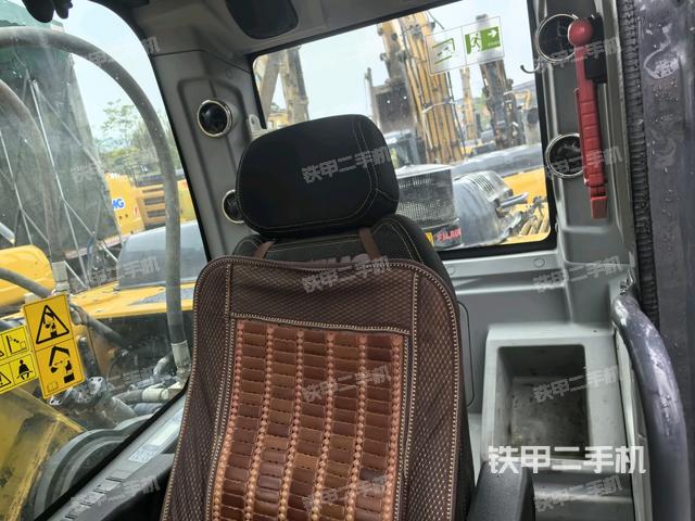 后窗玻璃角標（駕駛室部分）