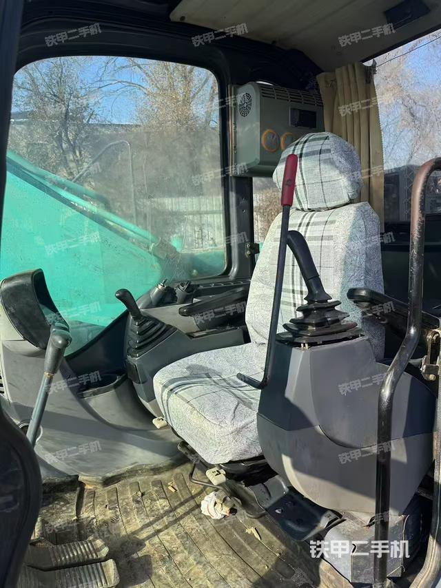 驾驶室整体（整机外观）