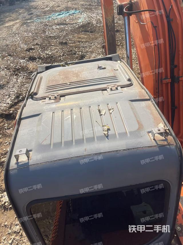 驾驶室顶部（整机外观）