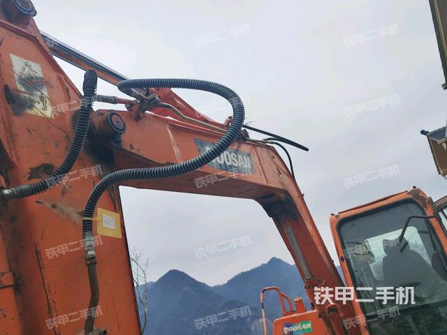 小臂整体左后（工作和回转装置）