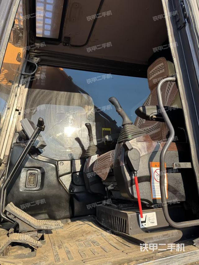 驾驶室整体（整机外观）