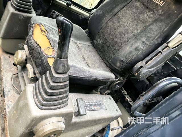 座椅左側(cè)控制臺/音響/含左手柄（駕駛室部分）