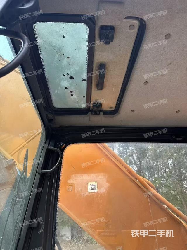 驾驶室顶部（整机外观）