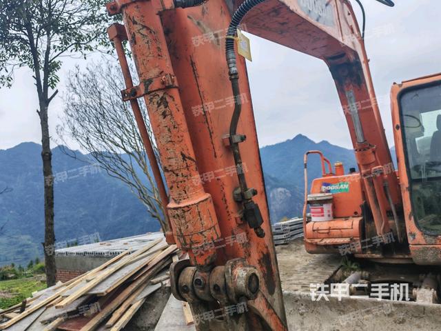 铲斗右后整体（工作和回转装置）