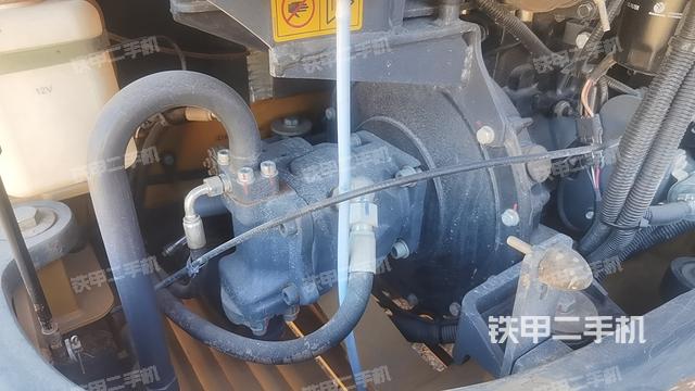 液壓泵艙室正面整體（整機(jī)外觀）