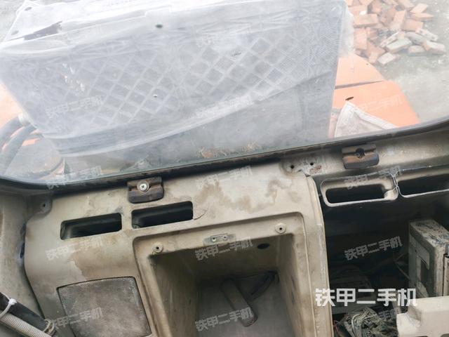 右侧玻璃角标（驾驶室部分）