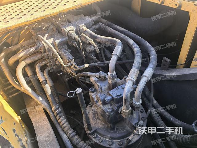 回转马达和主控阀（整机外观）