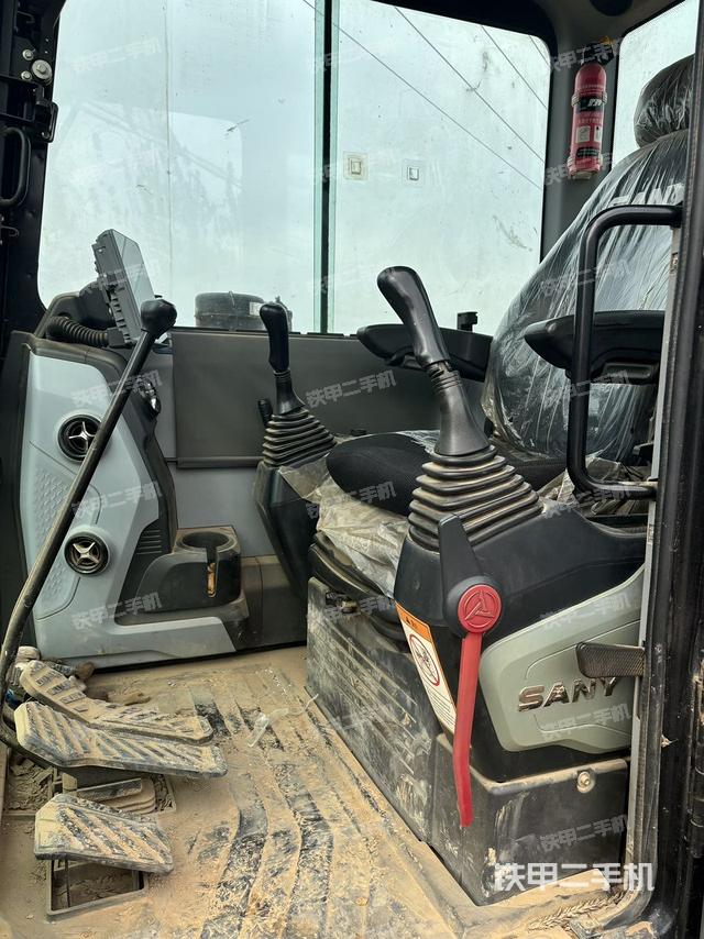 駕駛室頂部（整機(jī)外觀）