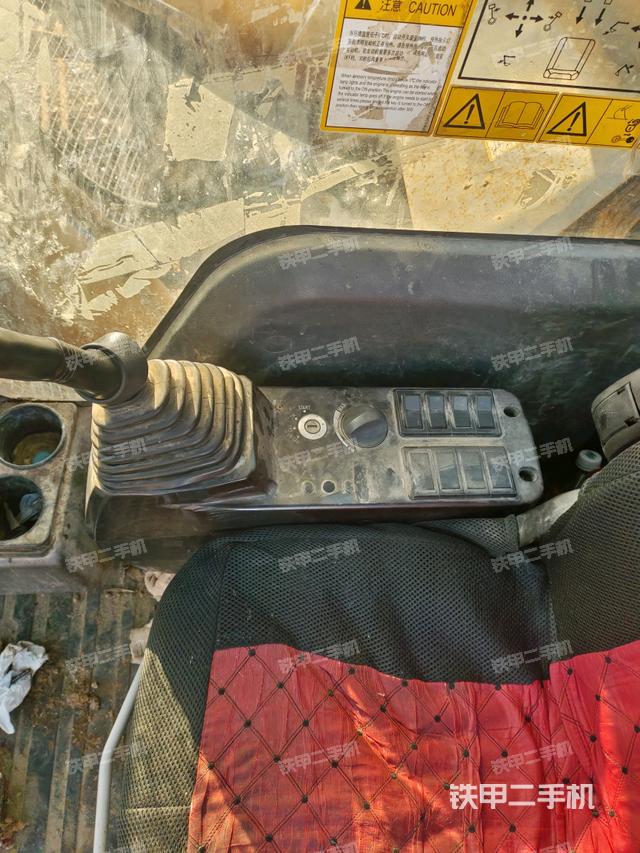 座椅右侧控制台/钥匙门/油门/含右手柄（驾驶室部分）