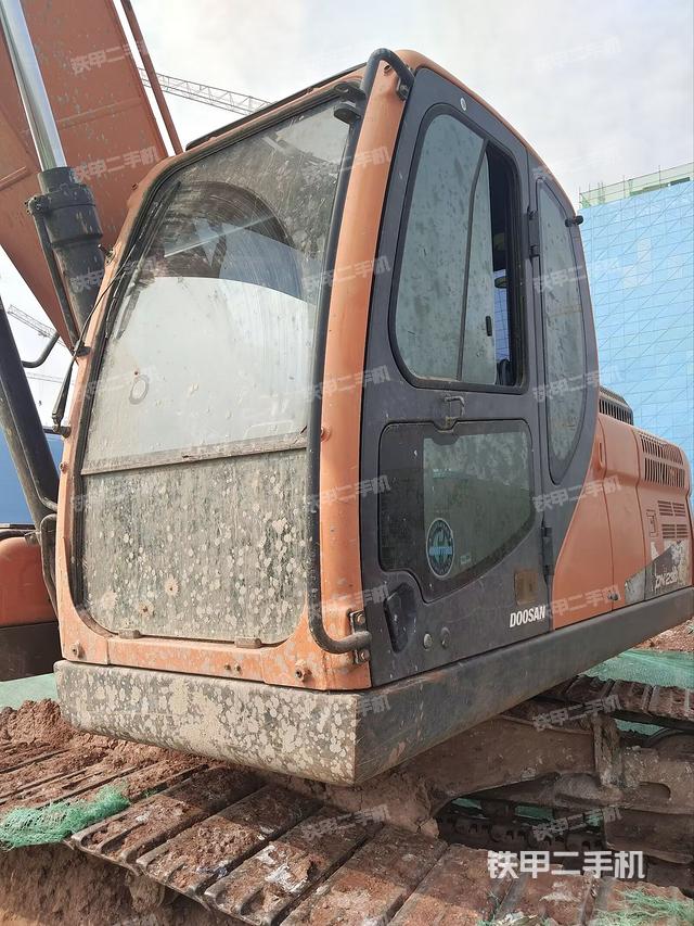 驾驶室整体（整机外观）