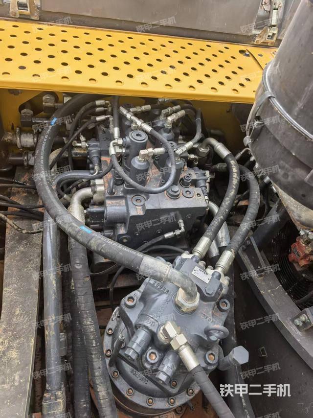 回转马达和主控阀（整机外观）