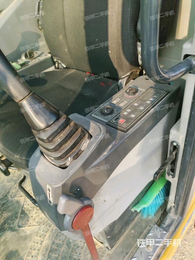 座椅左側(cè)控制臺(tái)/音響/含左手柄（駕駛室部分）