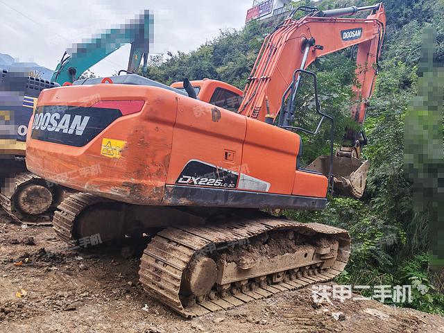 驾驶室整体（整机外观）