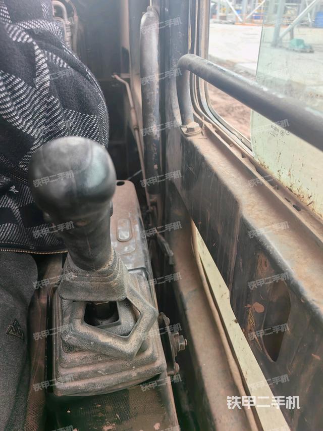 座椅右侧控制台/钥匙门/油门/含右手柄（驾驶室部分）