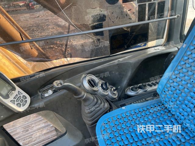 座椅右侧控制台/钥匙门/油门/含右手柄（驾驶室部分）