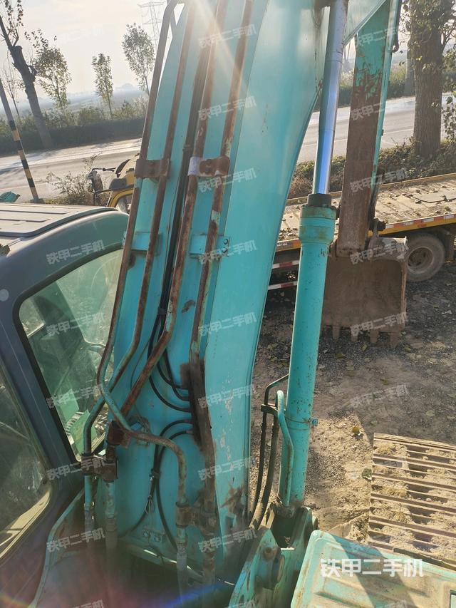 大臂背部俯视（工作和回转装置）