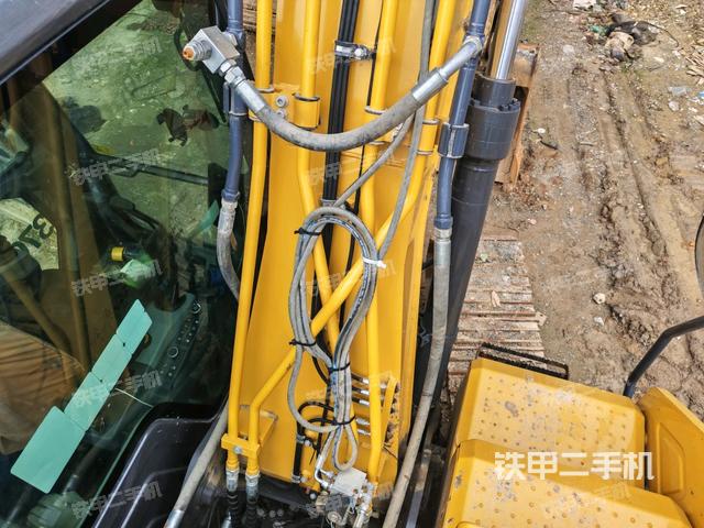 大臂背部俯视（工作和回转装置）