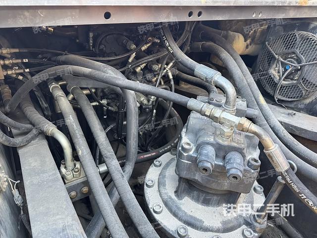 回转马达和主控阀（整机外观）