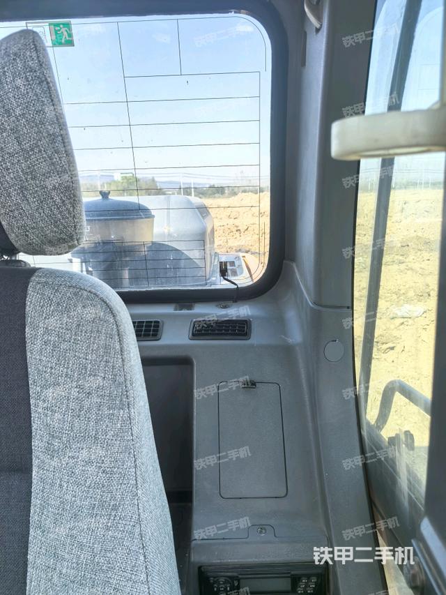 后窗玻璃角标（驾驶室部分）