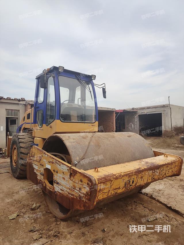 龍工LG520A機(jī)械驅(qū)動(dòng)壓路機(jī)