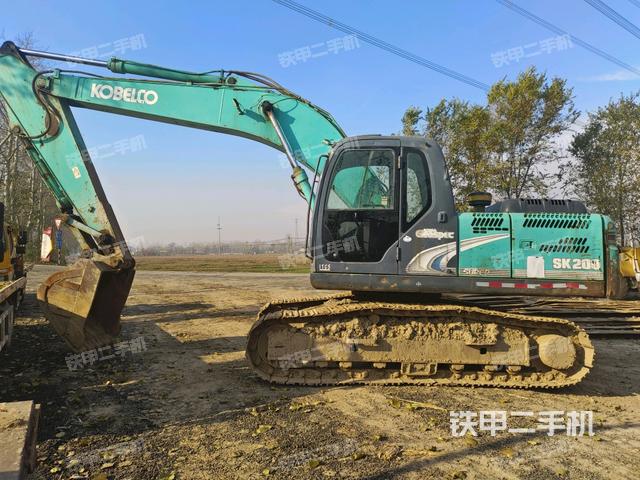 神钢SK200-8挖掘机