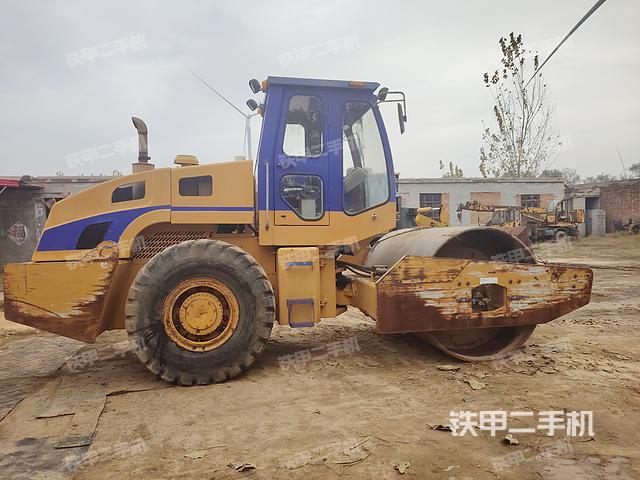 整機(jī)右側(cè)（設(shè)備外觀及核心部件）