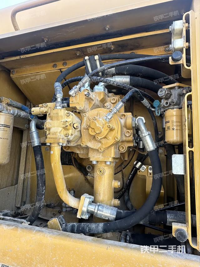 液壓泵艙室正面整體（整機(jī)外觀）