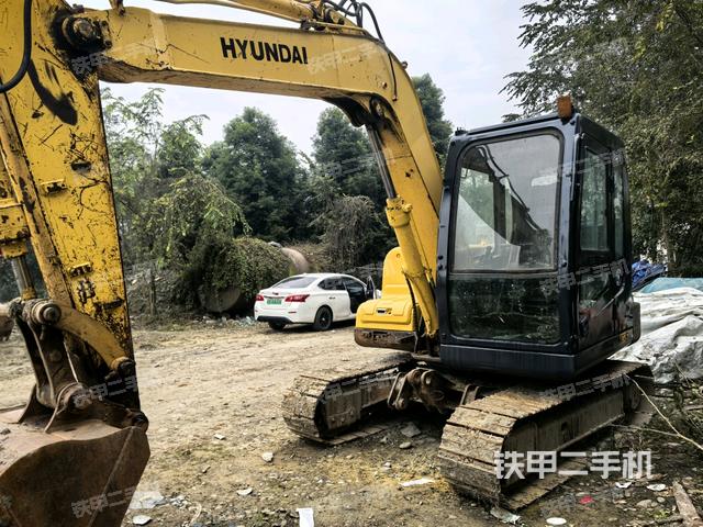 現(xiàn)代R80-7挖掘機