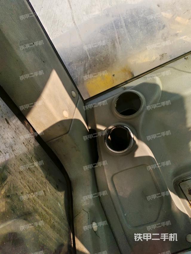 座椅左側(cè)控制臺/音響/含左手柄（駕駛室部分）