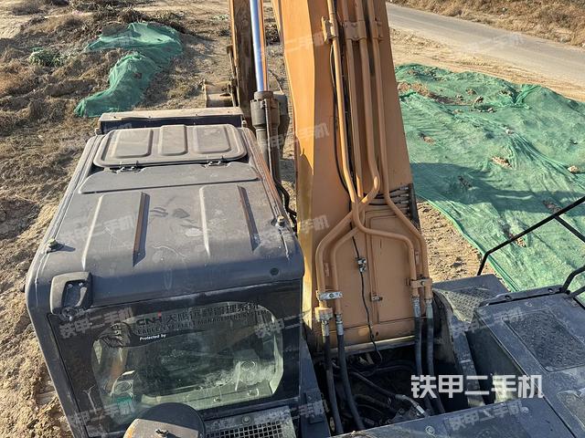 驾驶室顶部（整机外观）