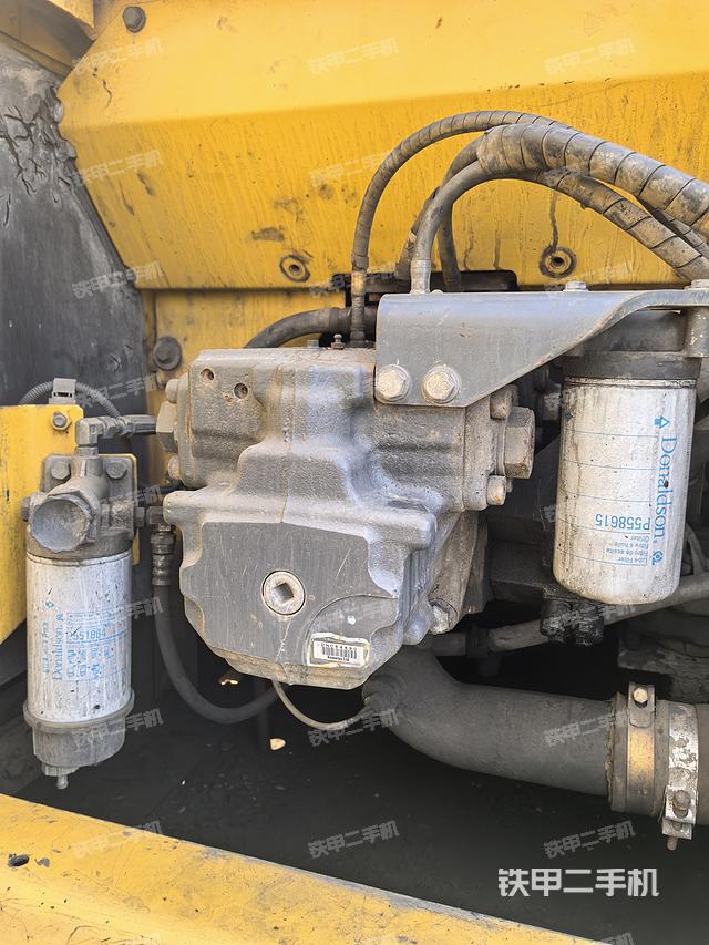 液壓泵艙室正面整體（整機(jī)外觀）