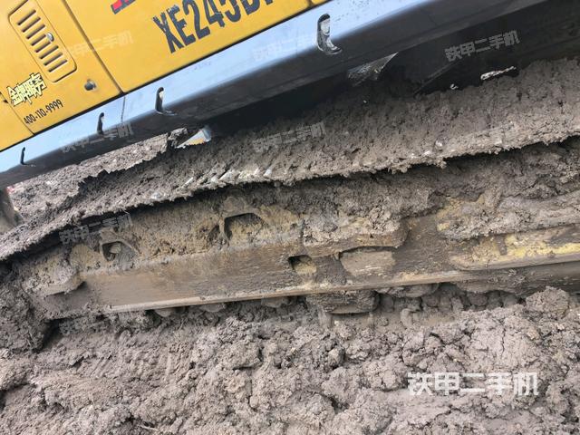 左驅(qū)動輪（行走機構(gòu)）