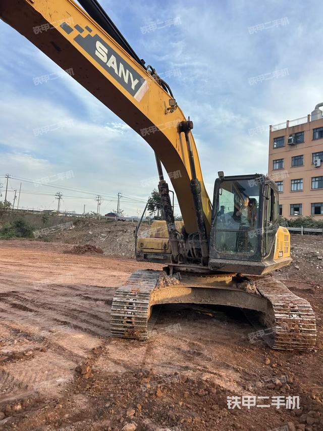 大臂整体 右侧（工作和回转装置）